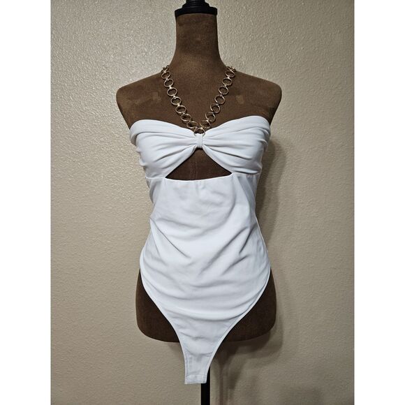Celebrity Women’s White Bodysuit – Gold Circle Chain Halter, Large (Fits M–L) - Picture 1 of 2